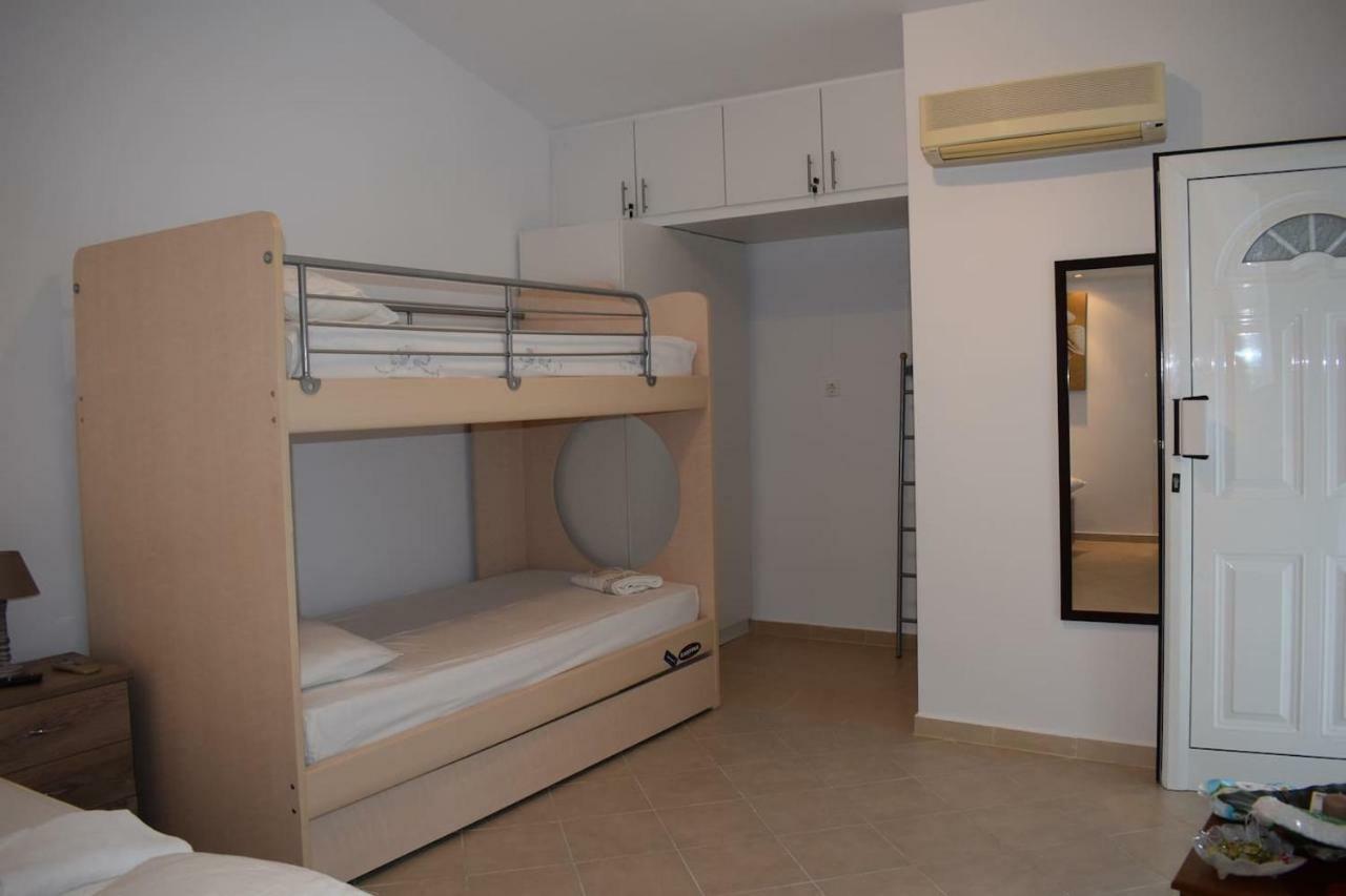 R Apartment Artemida  Buitenkant foto
